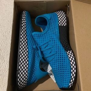 Adidas sneaker for women or child